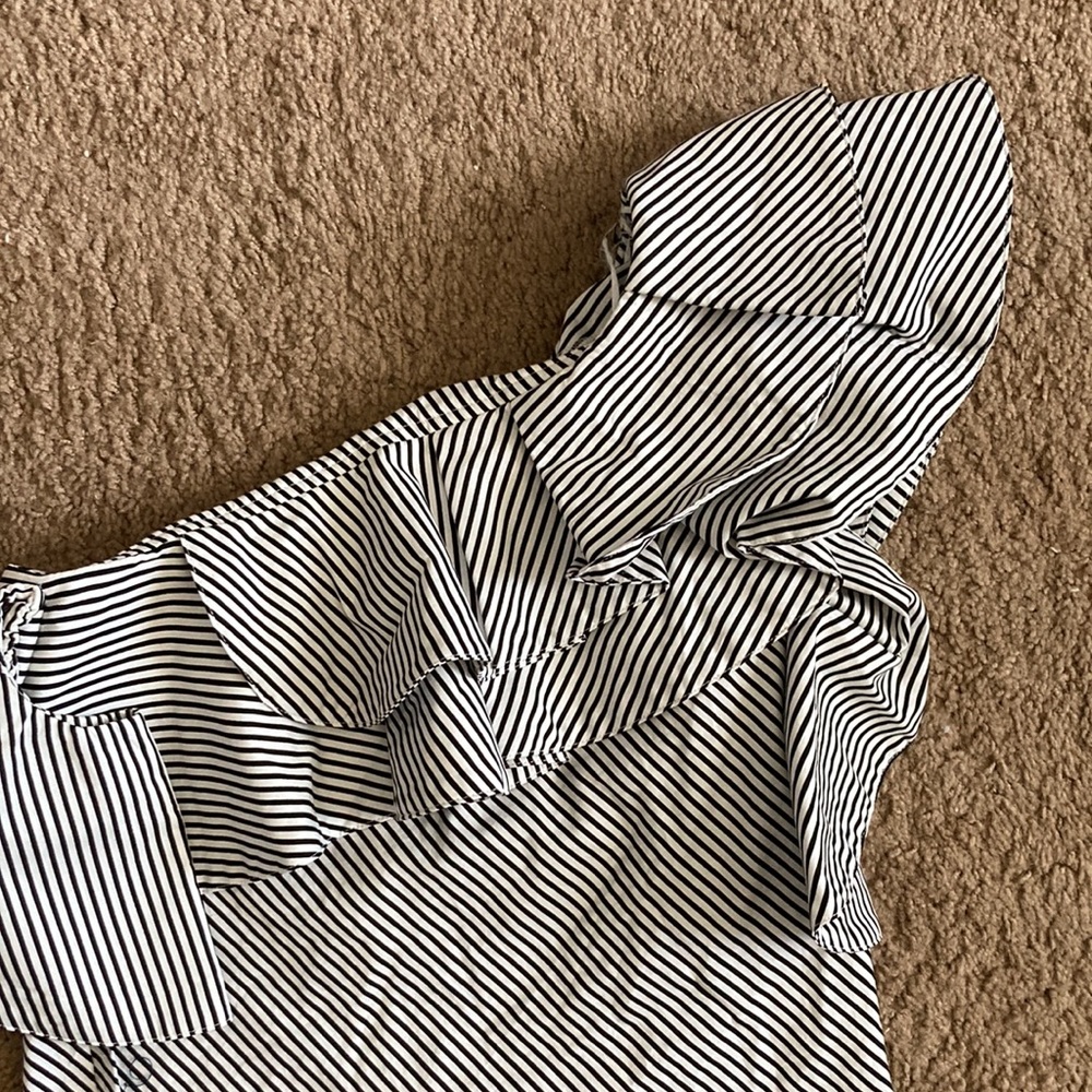 Striped Ruffle Top - Picture 2 of 5